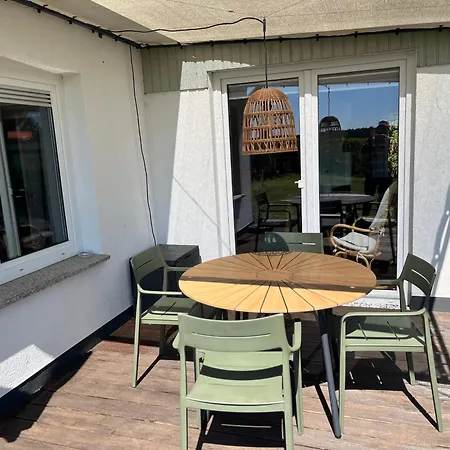 Solken Mit Grosser Terrasse Und Kaminofen プラウ・アム・ゼー